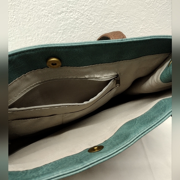Women's large turquoise leather handbag - Picture 4 of 5